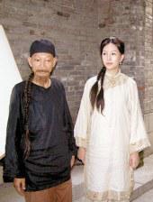 违者将追究其相关法律责任 图片由IC photo供本网专稿，任何网站、报刊、电视台未经IC photo许可，不得部分或全部转载 标签： 艾米丽在巴黎4莉莉·柯林斯首映礼 ： 相关新闻 《得闲谨制》首映礼受关注 映后活动不能这么闹！