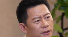 “郭天王”当天始终以黑超示人，在谈到作品票房成绩不佳时，郭富城放豪言称“近十年没演过烂片”。